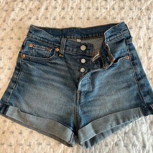 levi’s wedgie fit shorts size 26